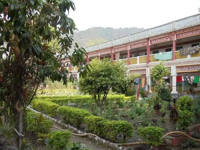 Geeta Bhavan Rishikesh garden